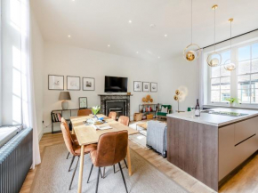 Upstairs - Uk43928